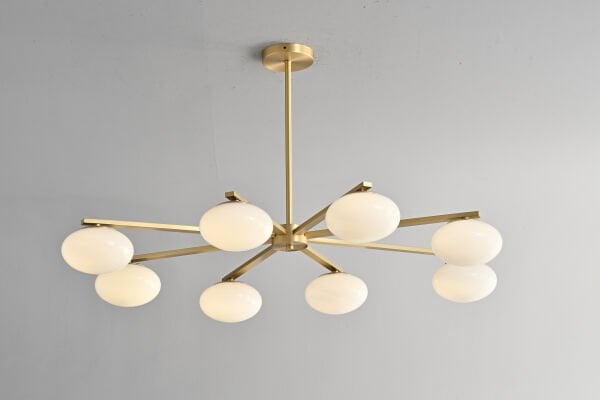 Altın Gövde Opal Cam Küre Avize – Modern 8 Kollu Sarkıt Avize