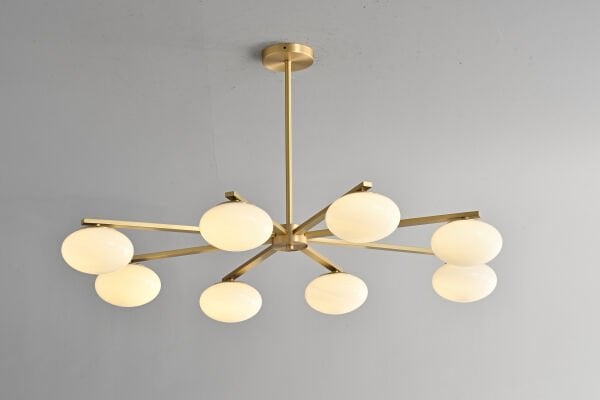 Altın Gövde Opal Cam Küre Avize – Modern 8 Kollu Sarkıt Avize