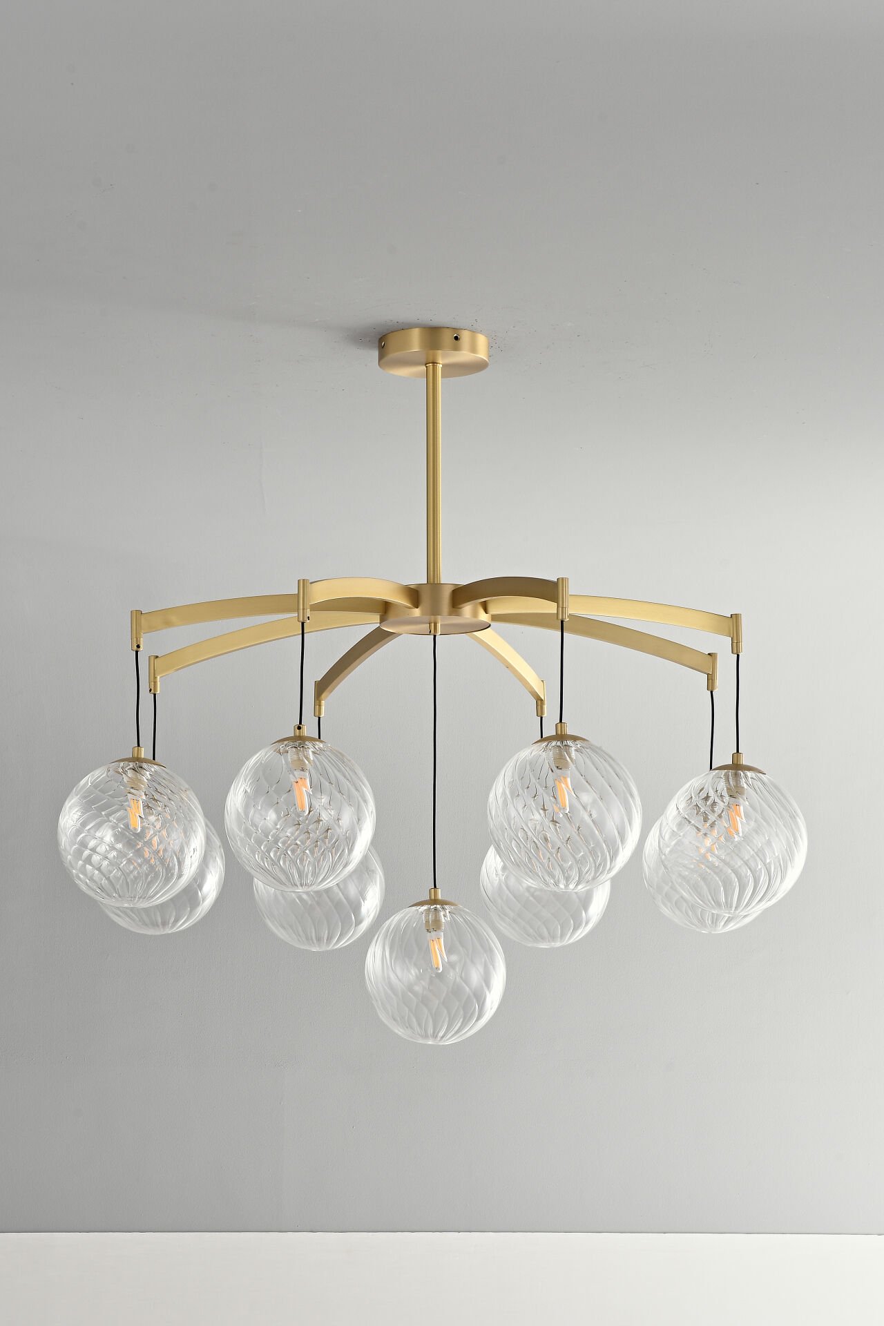 Kristal / Cam Detaylı Avizeler (Halka – Katmanlı – Geometrik)