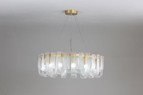 Modern Gold Detaylı Kristal Cam Sarkıt Avize – Lüks ve Zarif Tasarım