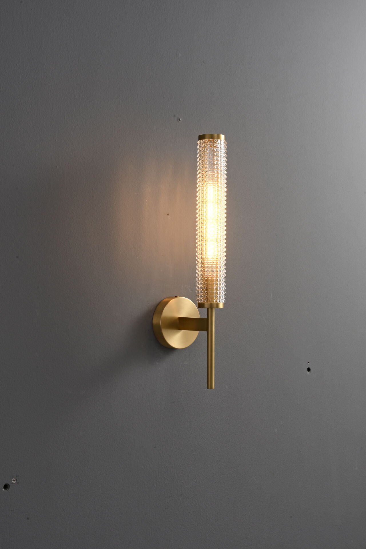 Modern Gold Cam Tüplü Duvar Aplik | Şık ve Dekoratif Aydınlatma