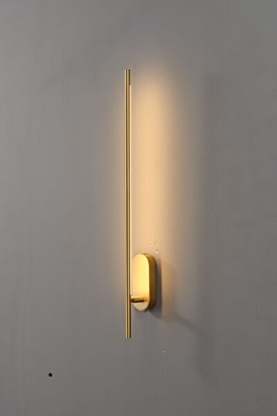 Gold Dikey LED Duvar Apliği – Minimal