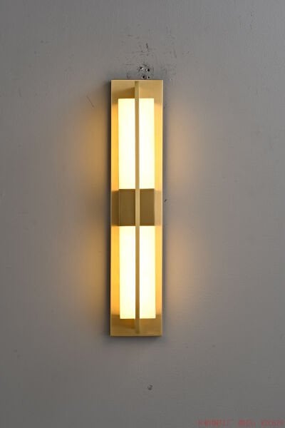 Gold Çift Işıklı Dikey LED Duvar Apliği