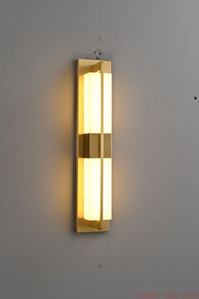 Gold Çift Işıklı Dikey LED Duvar Apliği