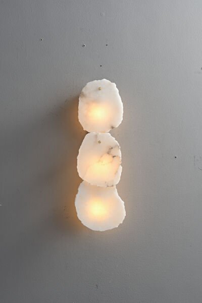 Doğal Taş Görünümlü Duvar Apliği | Organik Formlu Üçlü Modern Aydınlatma