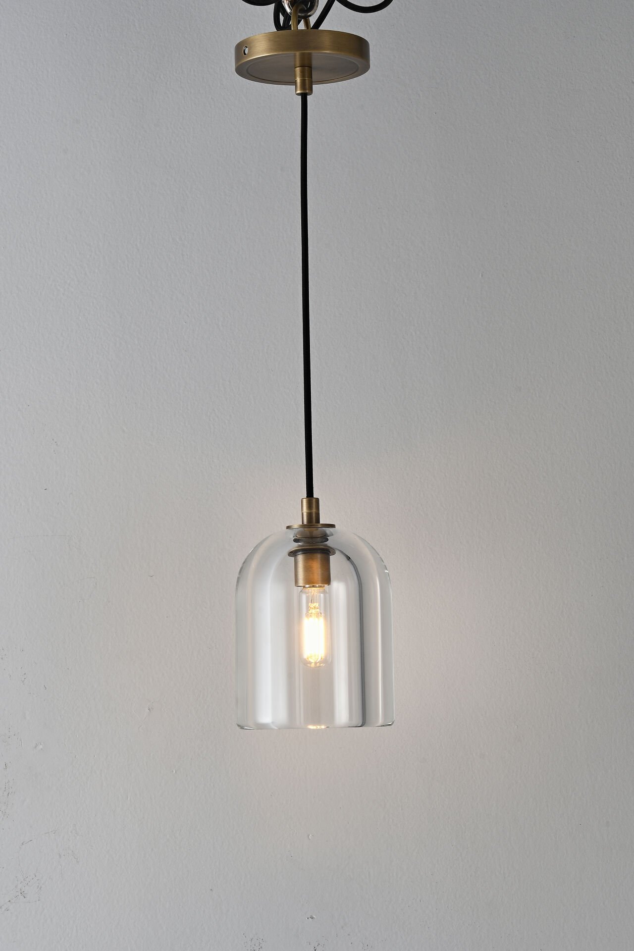 Şeffaf Cam Tekli Sarkıt Avize | Gold Metal Detaylı Modern Aydınlatma