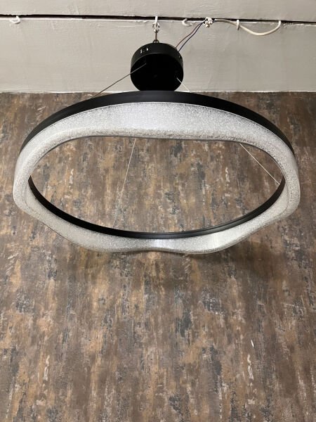 Modern Siyah LED Halka Avize – Minimalist Dekoratif Sarkıt Salon Aydınlatma