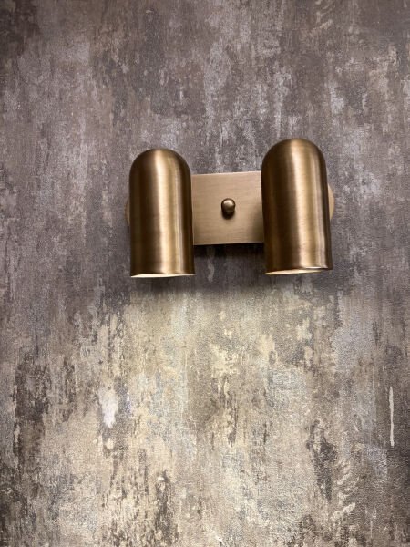 Modern Çift Başlıklı Duvar Apliği - Eskitme Pirinç Metal LED Uyumlu Dekoratif Duvar Lambası